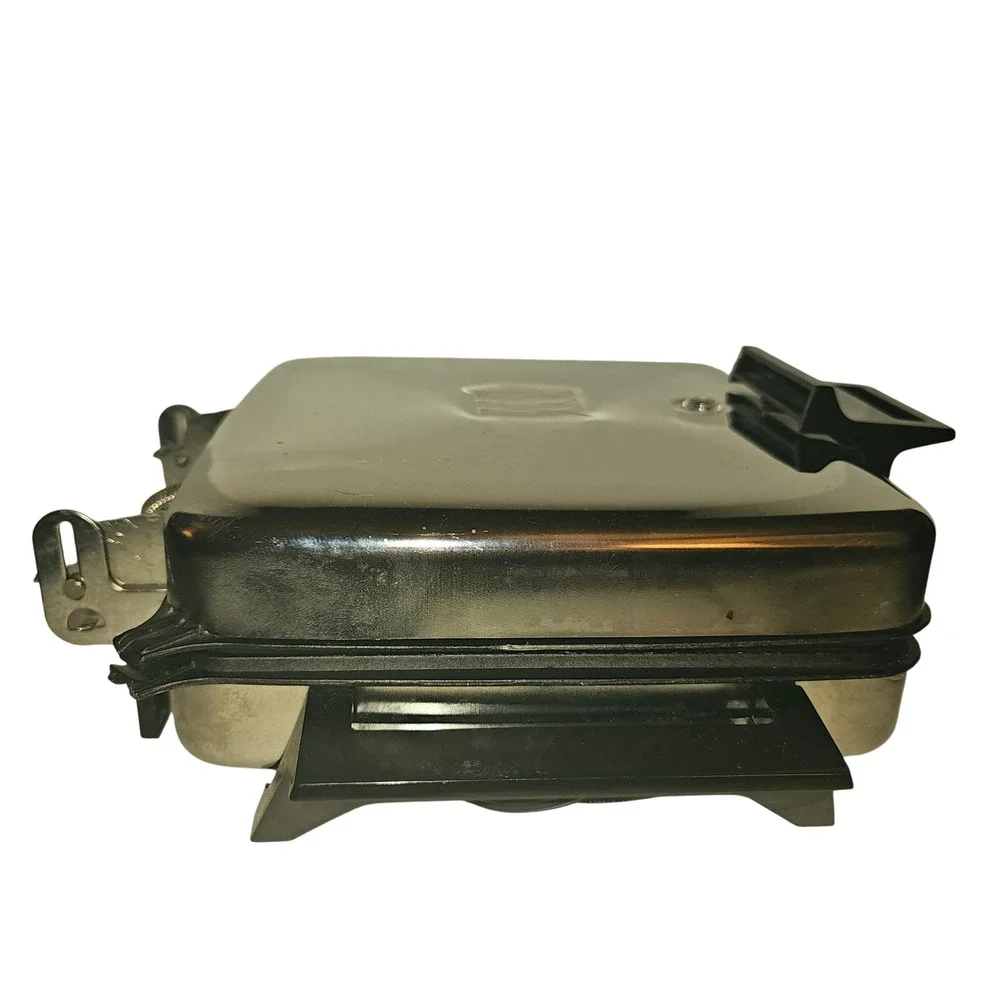 Toastmaster 269C Waffle Baker Square 4-Slice Stainless Steel Adjustable 1400W